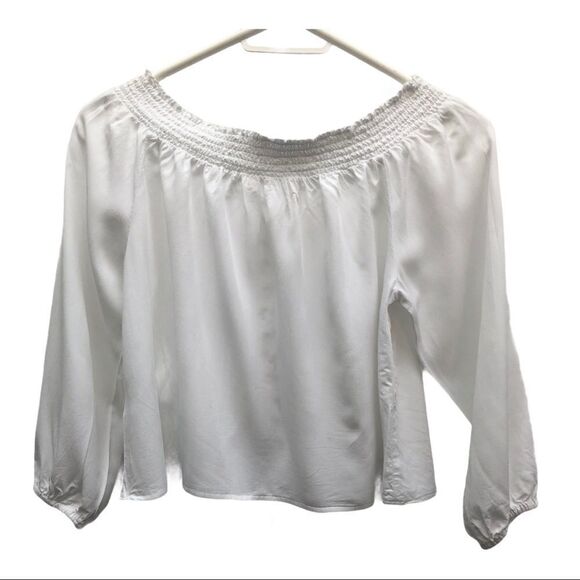 𝅺harlow Lace up off shoulder blouse - Picture 4 of 10